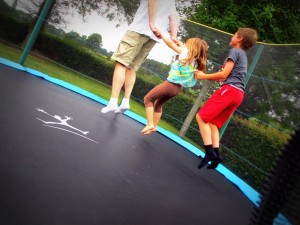 trampoline en famille